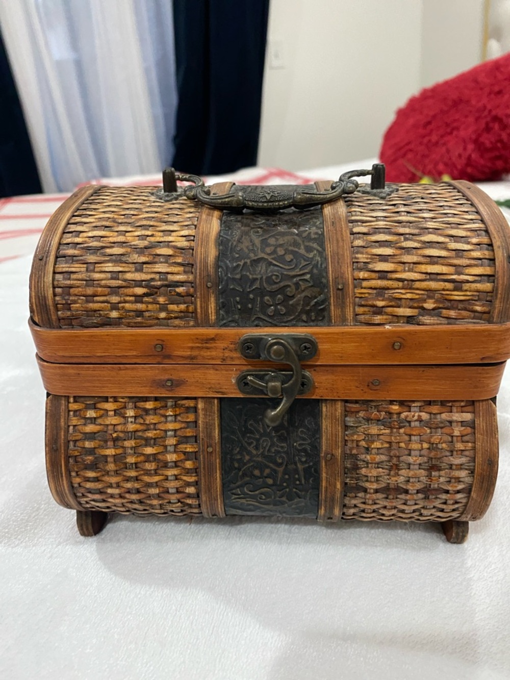 VINTAGE Woven Rattan Treasure Chest Jewelry Box - Brown - Picture 2 of 11